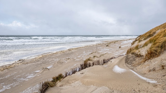 Strand nabij een vakantiehuis Ameland